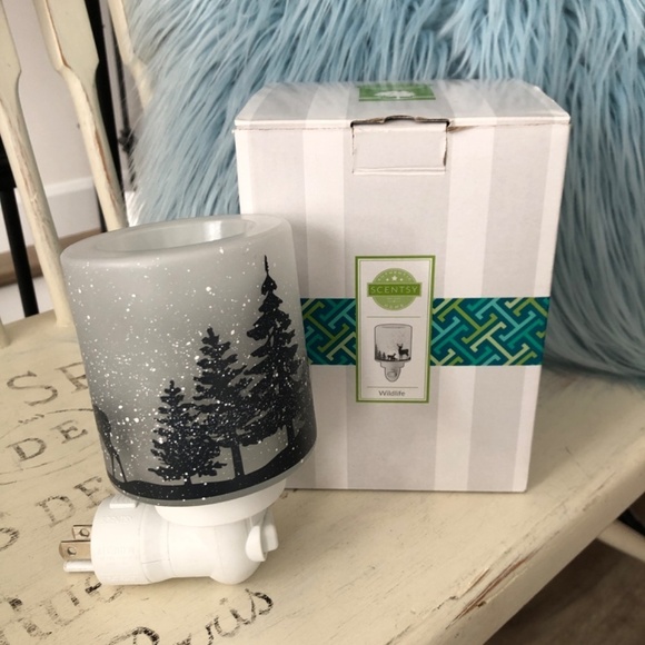 Scentsy WILDLIFE Mini Plug In Wax Warmer Lighted Frosted Glass Winter Deer Trees - Picture 5 of 16